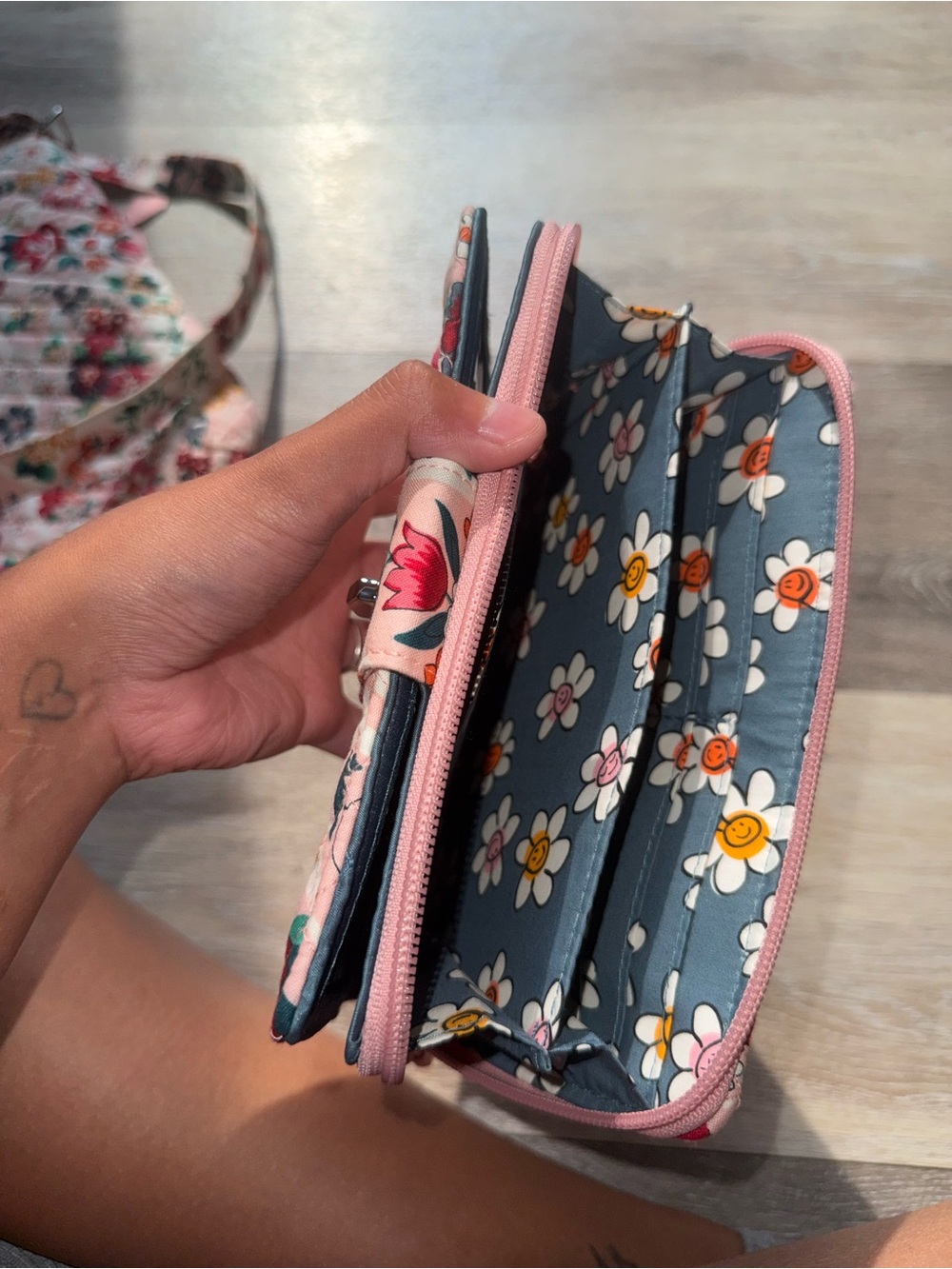 Vera Bradley Prairie Paisley Triple Zip Hipster Crossbody + RFID Turnlock Wallet - Picture 10 of 10